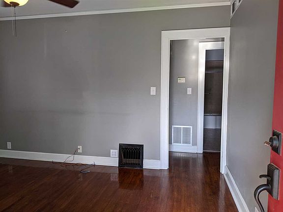 4th image of 204 S Parker Dr