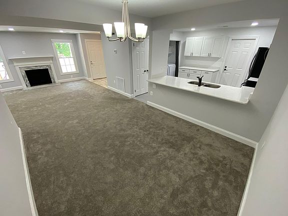 3rd image of 5710 Mayfair Manor Dr
