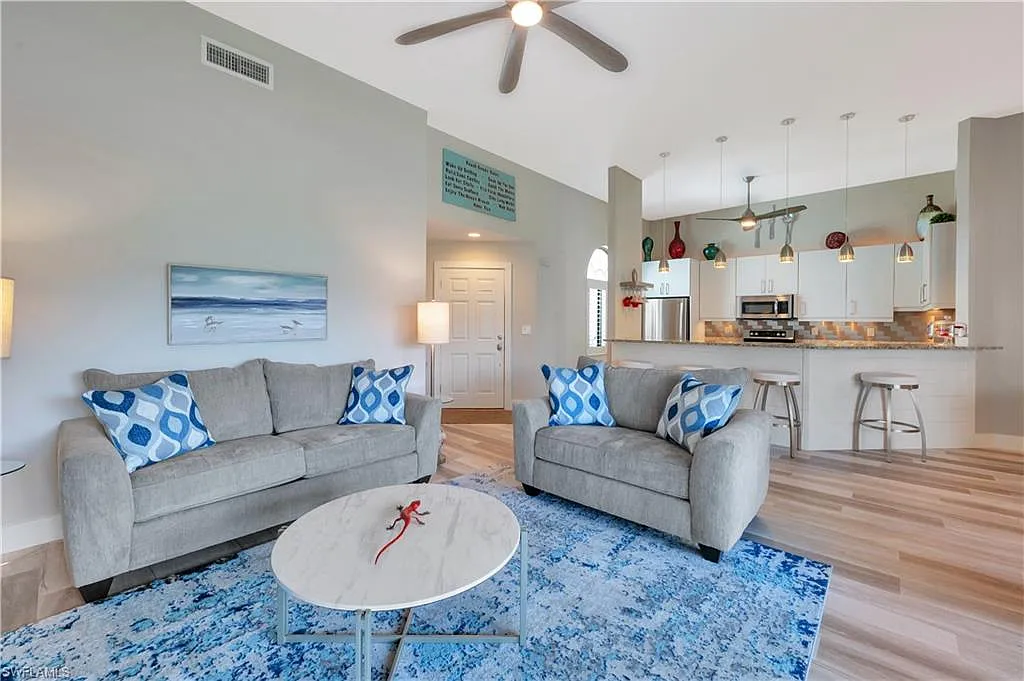 2 bed, 2.0 bath, 1350 sqft, $7,500 — Photo 4