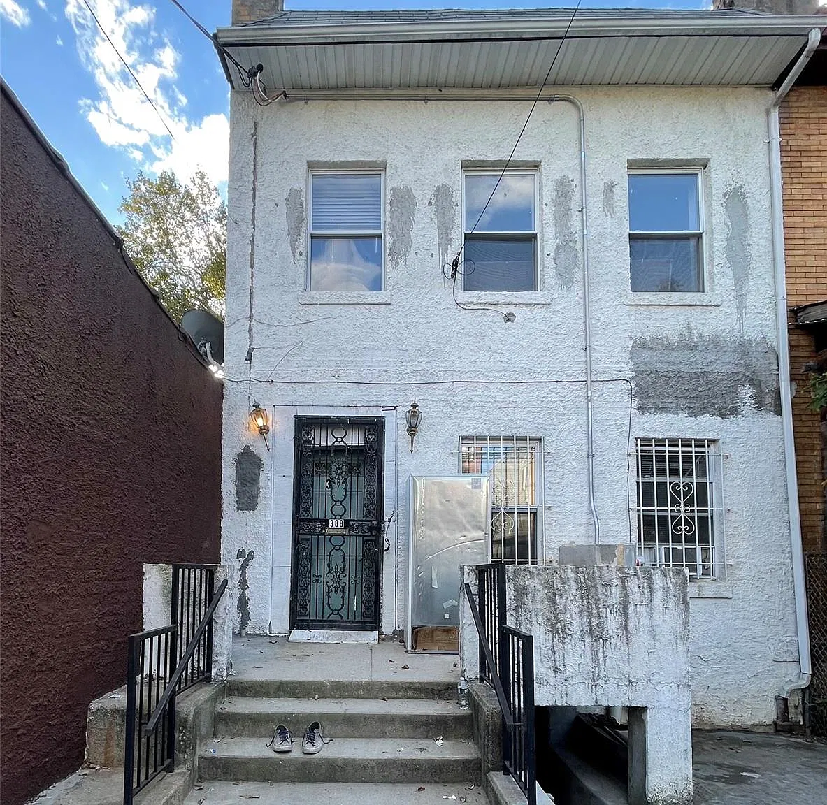 3 bed, 1.0 bath, 3000 sqft, $3,753 — Photo 1