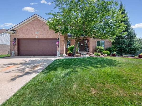 24909 Foxmoor Blvd, Woodhaven, MI 48183