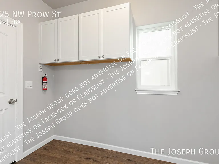 625 NW Prow St — Photo 18