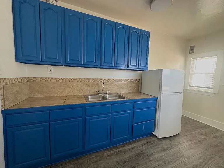 1445 Elm LB — Photo 12