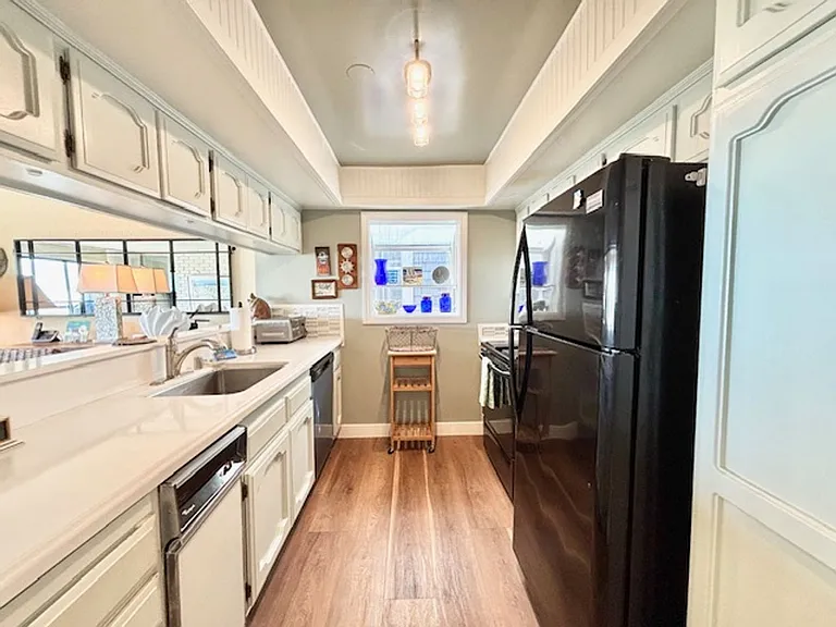 3949 Ocean Dr — Photo 8