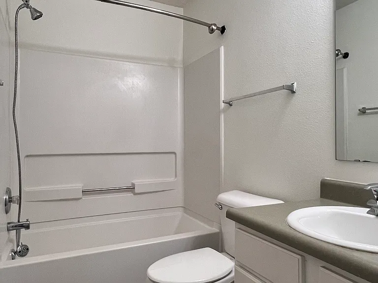 10400 Hickory Hill Dr — Photo 25