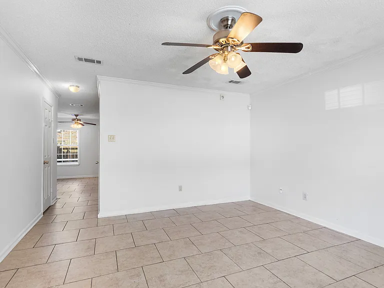 4624 Parkoaks Dr — Photo 5