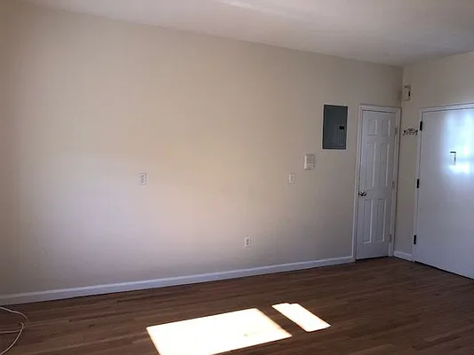 Rented by Halvatzis Realty | media 19