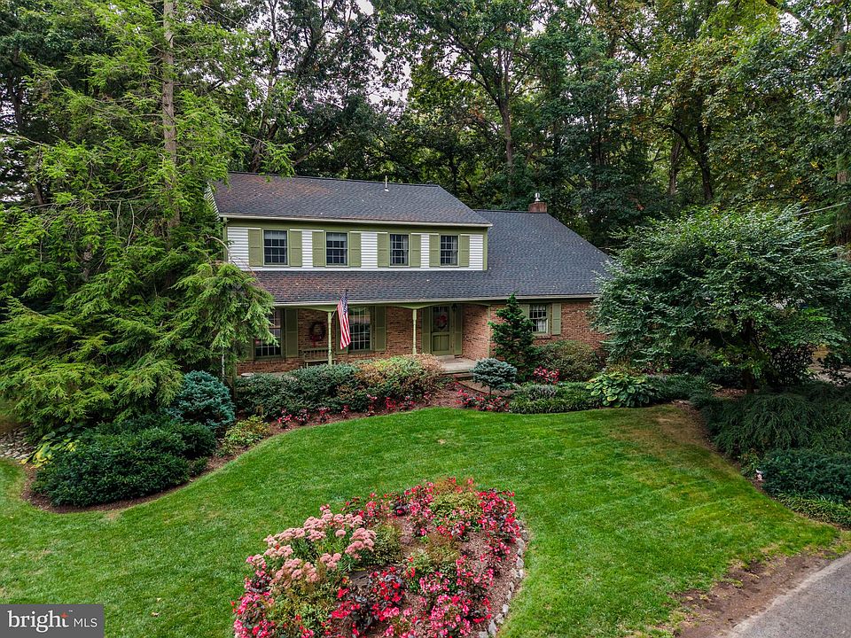 1st image of 25 Forest Dr