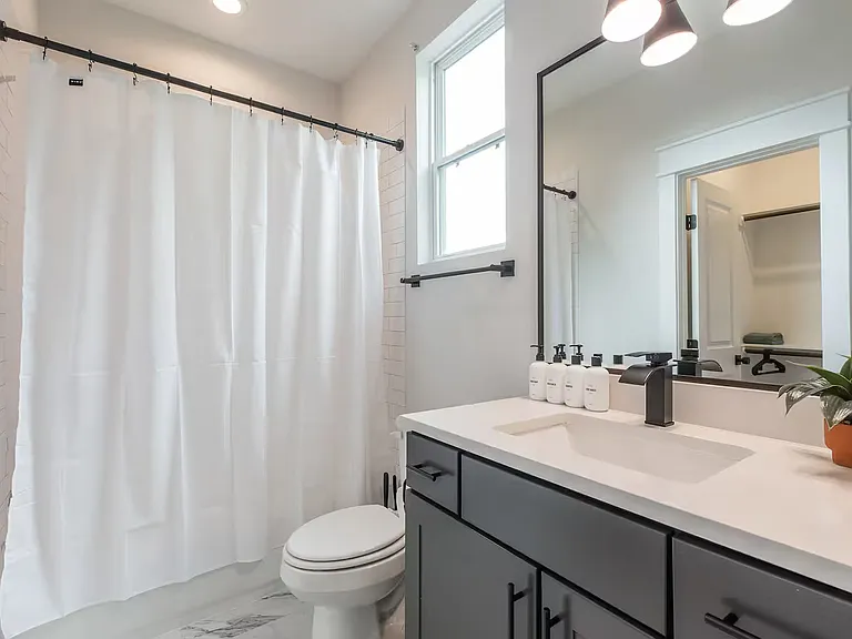 605 Middle St — Photo 31