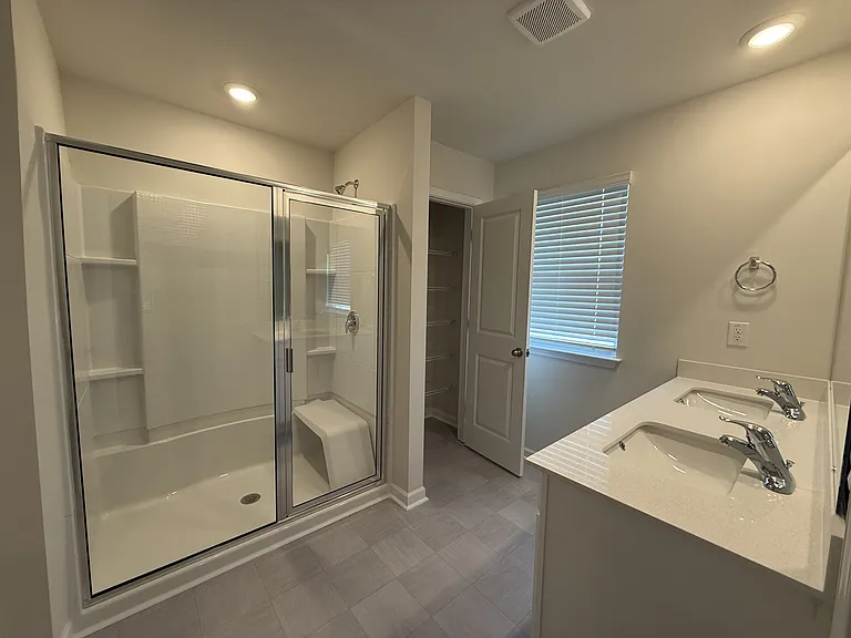 1475 Amberview Ln — Photo 8