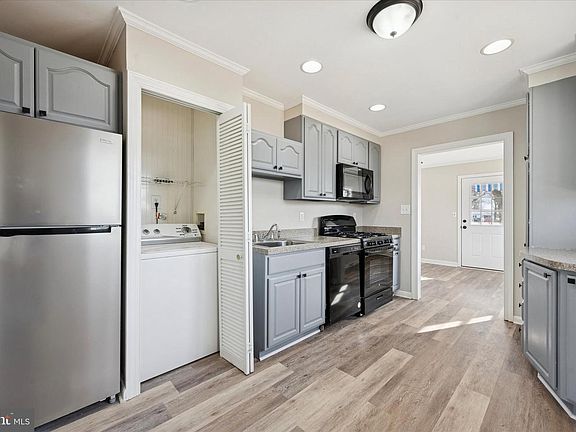 5th image of 10 Midfield Rd