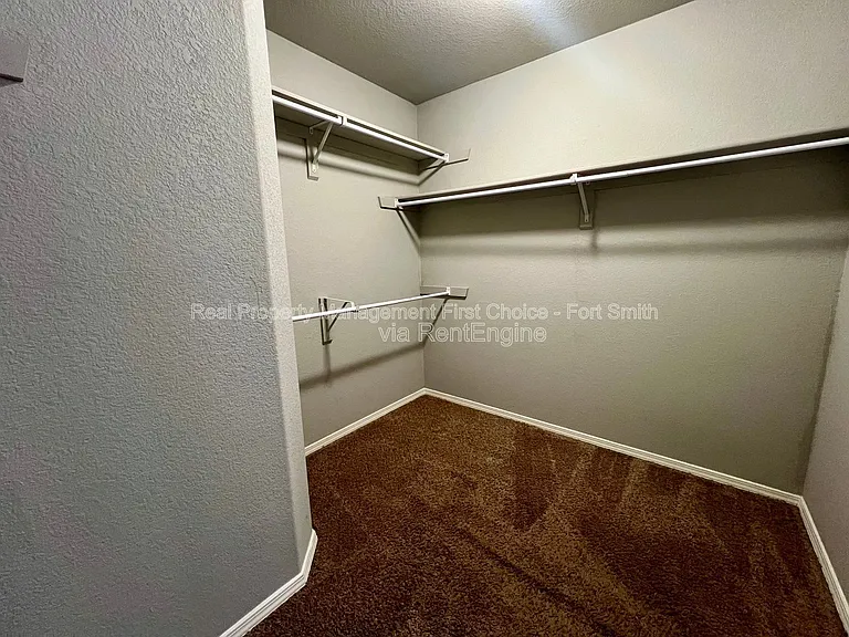 423 Ridge Point Dr — Photo 17