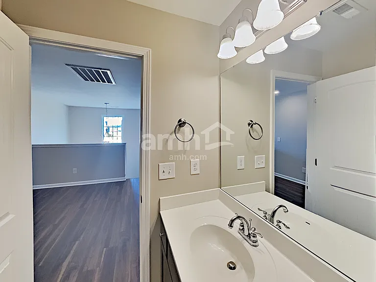 913 Beverly Ct — Photo 14