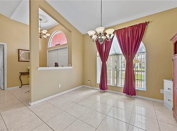 3rd image of 922 SE 20th Ct