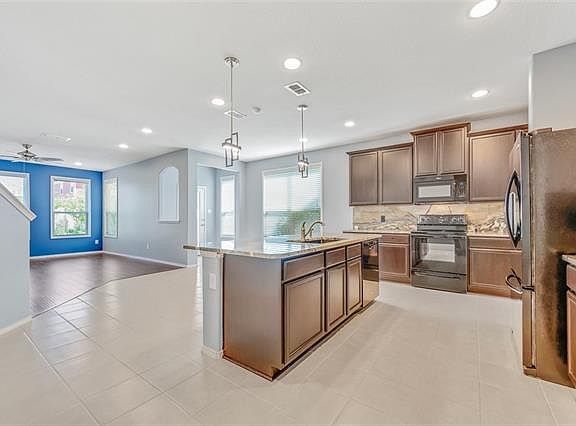 5th image of 9029 Blackstone Dr
