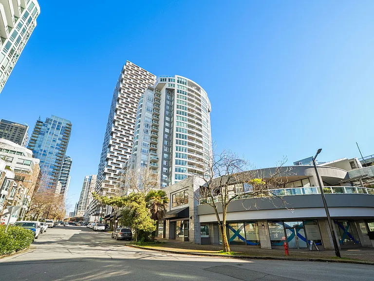 1500 Howe St #902 — Photo 18