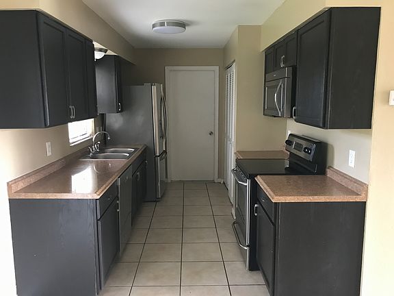 2nd image of 919 Delano Ct