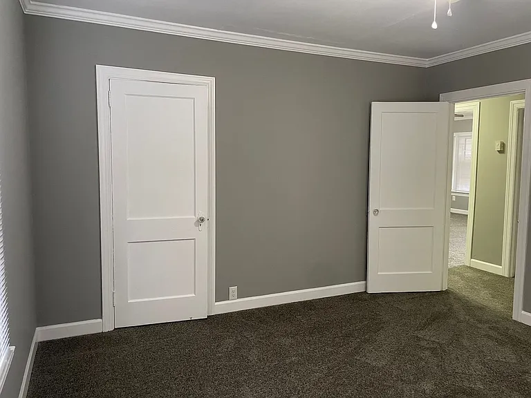 810 Dixon Ave — Photo 14