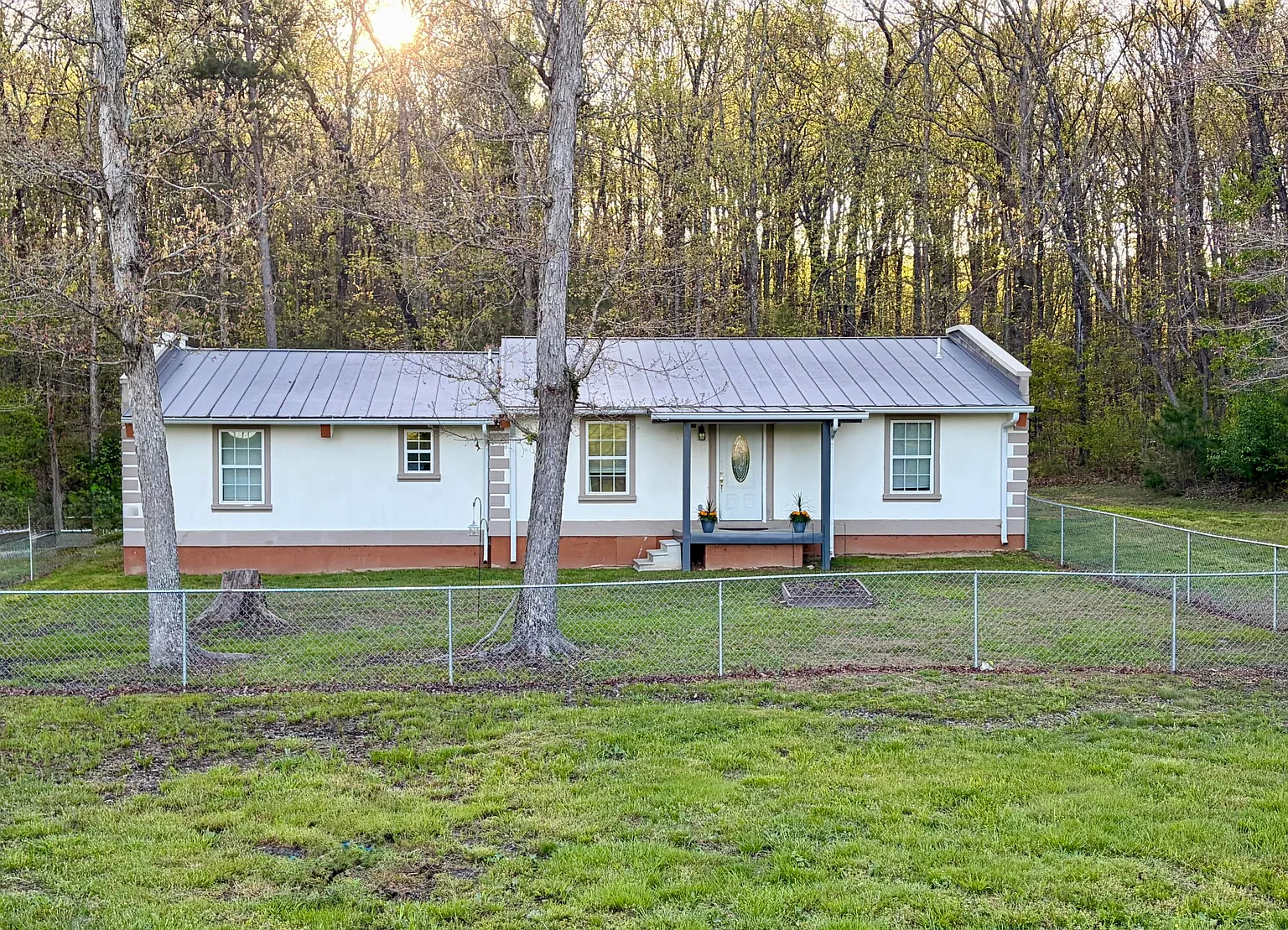449 W Watts Rd photo 1