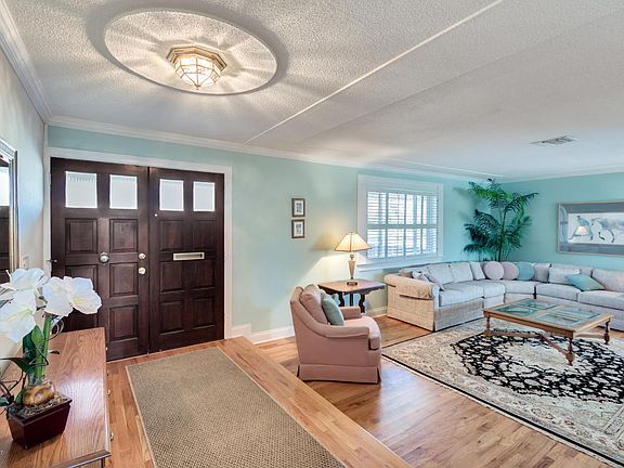 4th image of 428 Port Royal Blvd