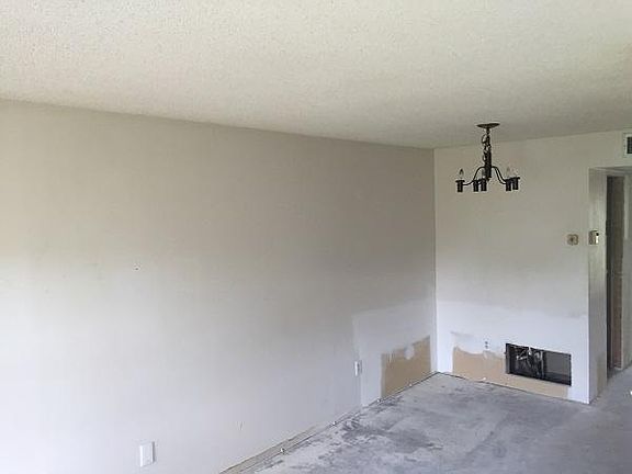 5th image of 11 Vista Palm Ln