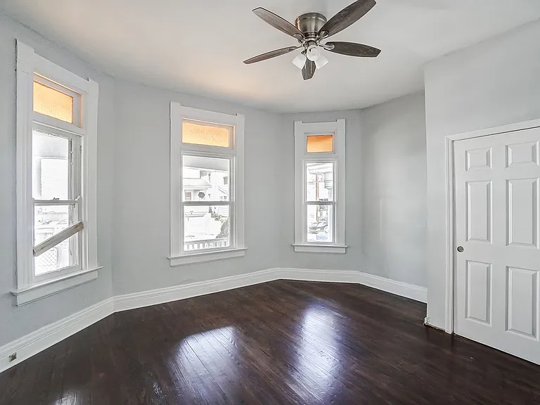 2036 Garrard St — Photo 9