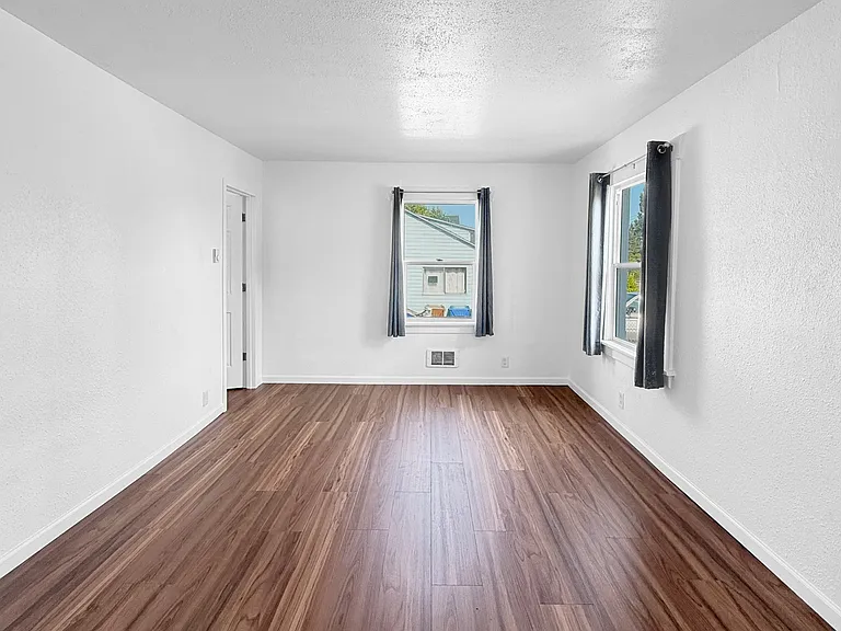 1725 S 35th St — Photo 10