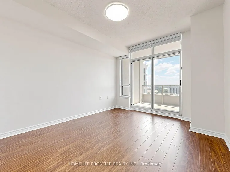 9017 Leslie St #LPH117 — Photo 6