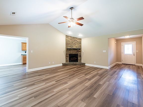 4th image of 637 Marston Ln #1