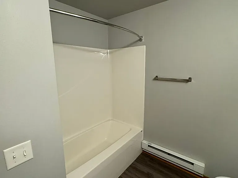 Fairhaven Court Apartments — Photo 16