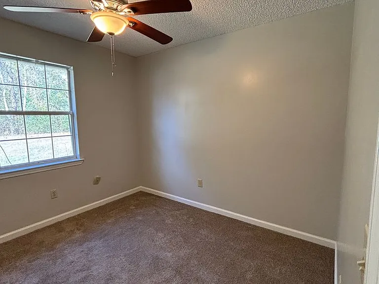 228 NE Jamey Ln — Photo 12