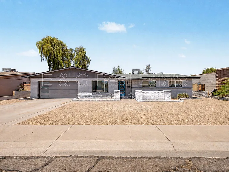 2174 E Palmcroft Dr — Photo 2