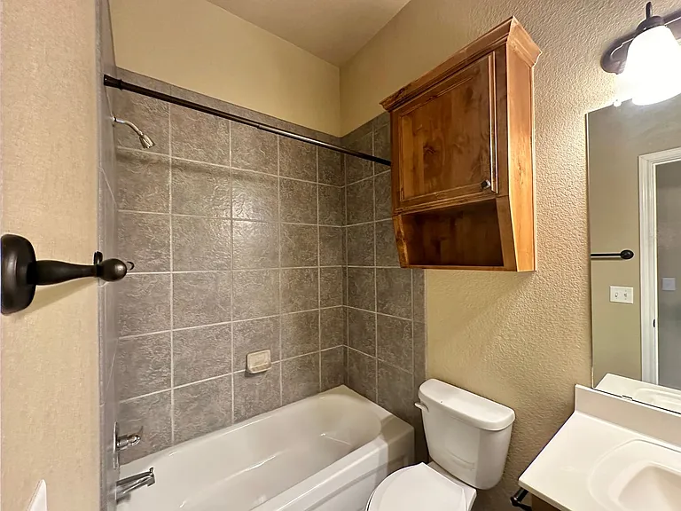 302 Sladecek Dr — Photo 16