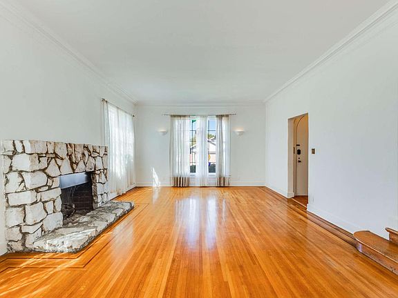4th image of 444 N Martel Ave