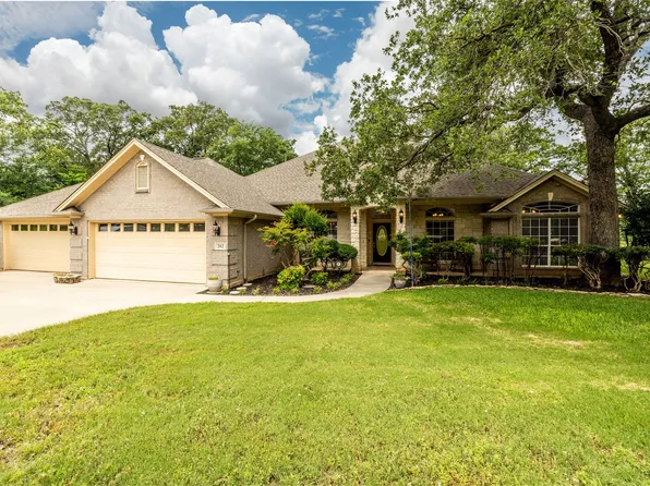 202 Hastings Dr, Runaway Bay, TX 76426