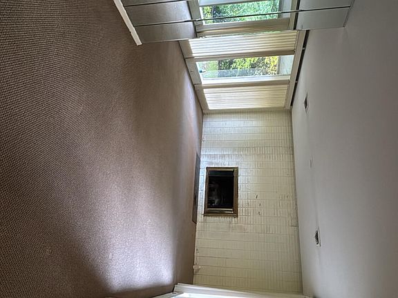 5th image of 806 W Jefferson St