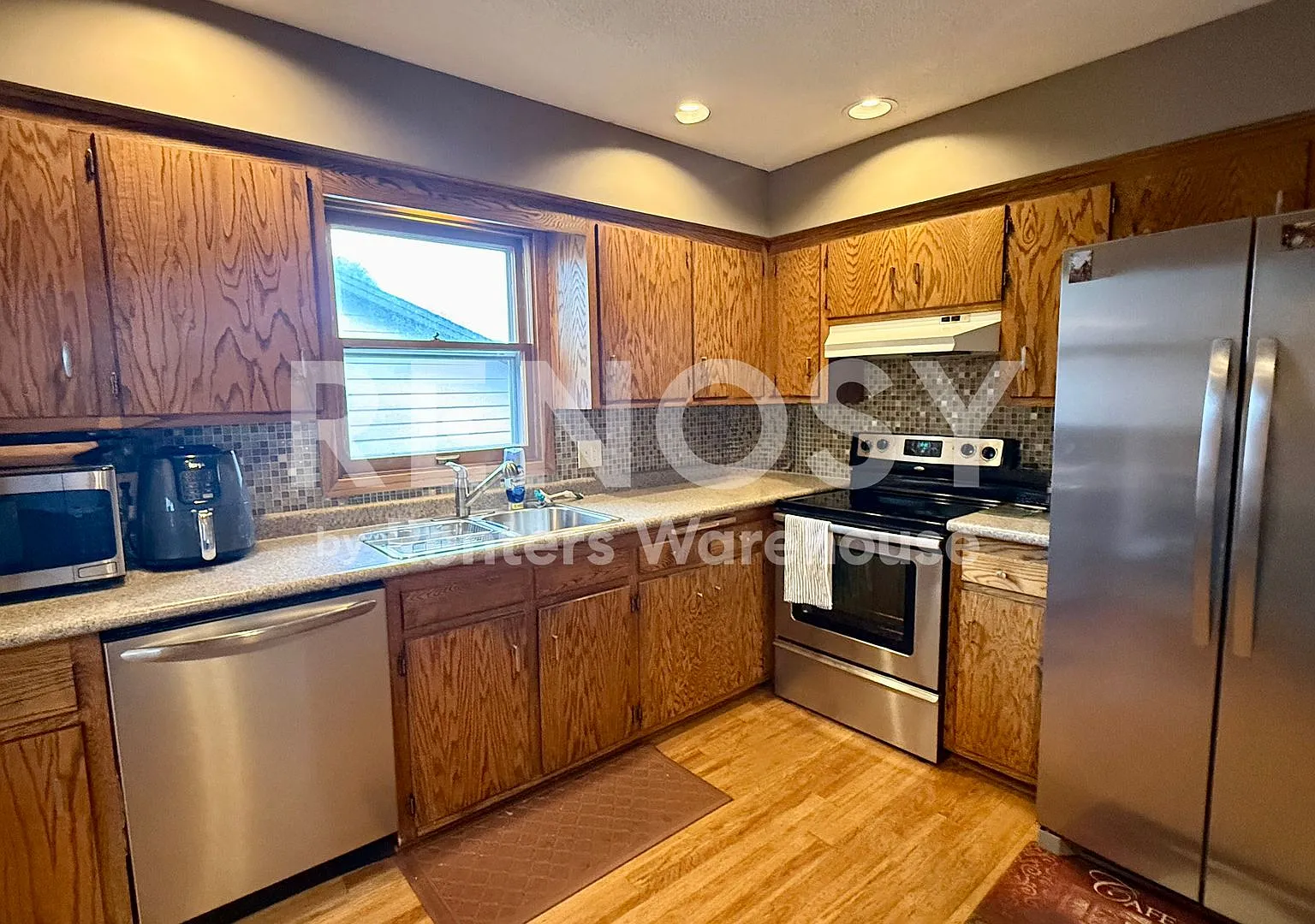 5 bed, 1816 sqft, $2,900 — Photo 2