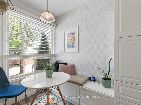 4th image of 180 Highland Cres #10