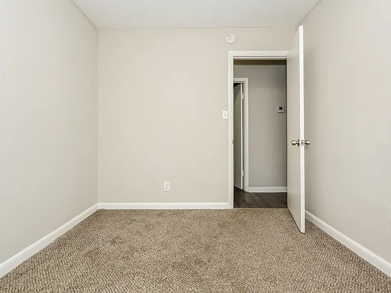 181142_024_main_bedroom_12962877.jpg