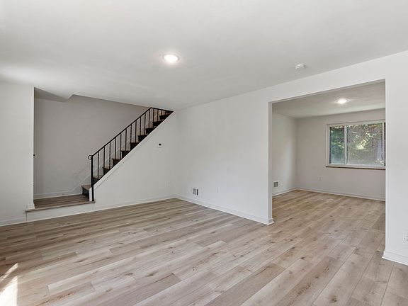 3rd image of 1900 Curranhill Ave