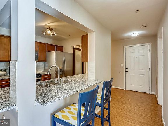 4th image of 10003 Vanderbilt Cir APT 3-1