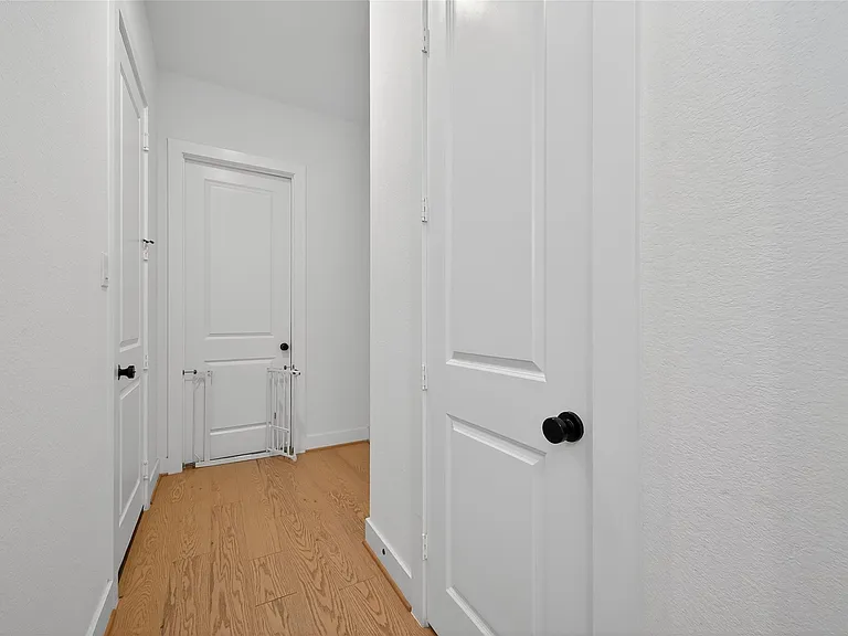 9722 Dani Lake Dr — Photo 23