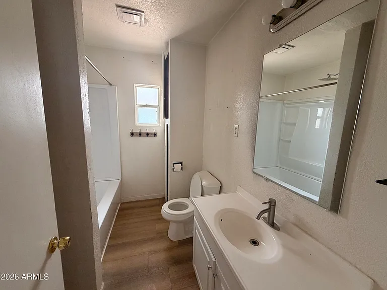 211 S Desoto St — Photo 12