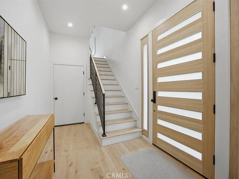 1506 Wollacott St — Photo 3