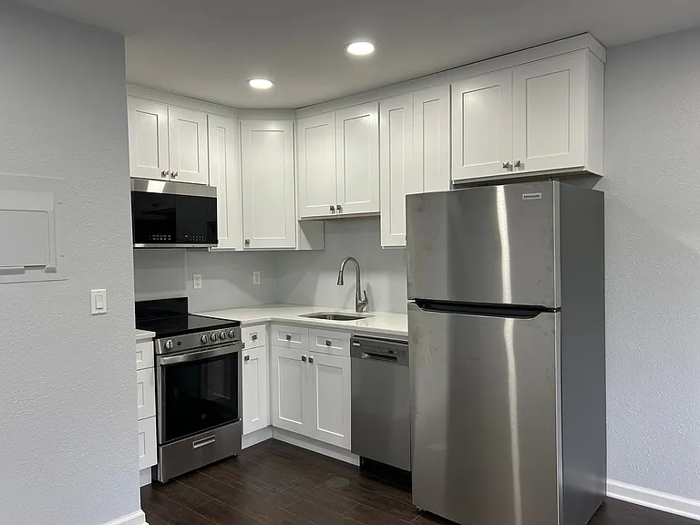 9 Vreeland Ave #3E — Photo 6