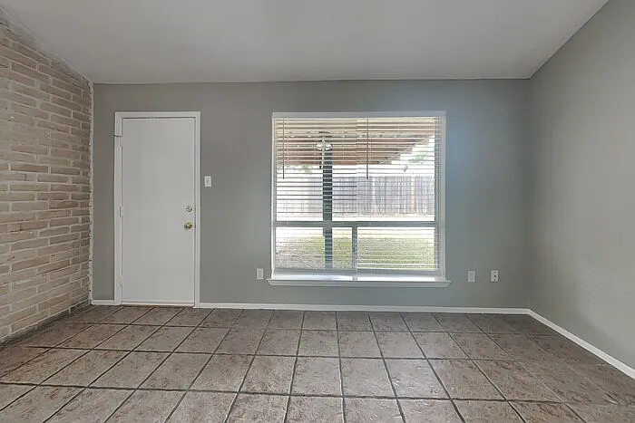 24030 Griffin House Ln — Photo 4