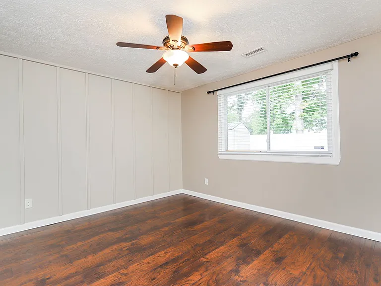 531 Ashwood Dr — Photo 15