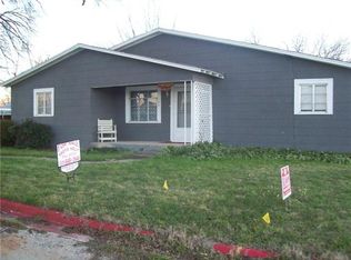 103 E Spencer St, Bangs, TX 76823