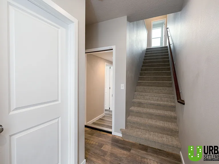 2419 W Bridge Ave — Photo 10