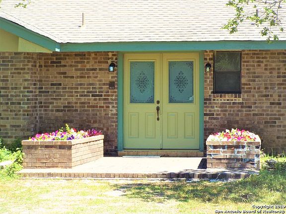 4th image of 440 Oak Meadow Ln